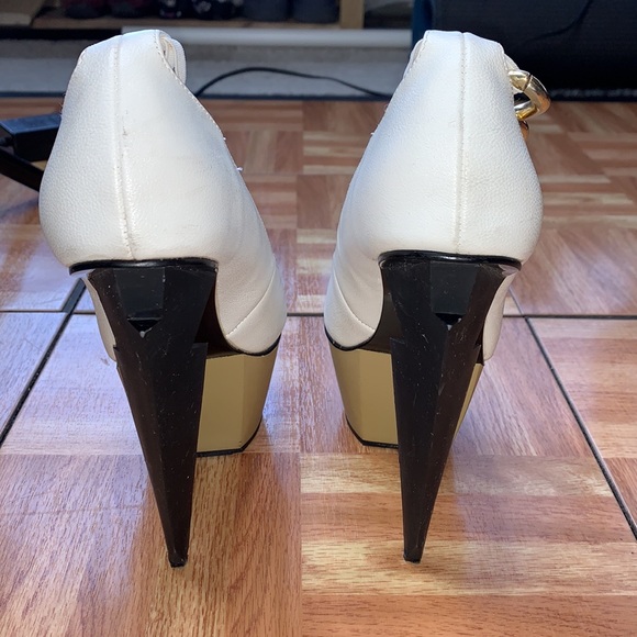 Privileged Mercer Heels w/Gold Chain - GUC 6.5 White/Gold/yellow/black - Picture 9 of 10